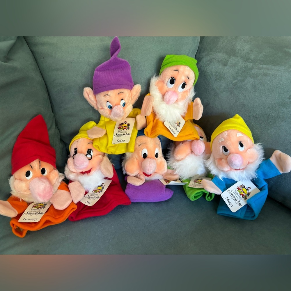 Disney Plush 7 Dwarf puppets (NEW) with tags.